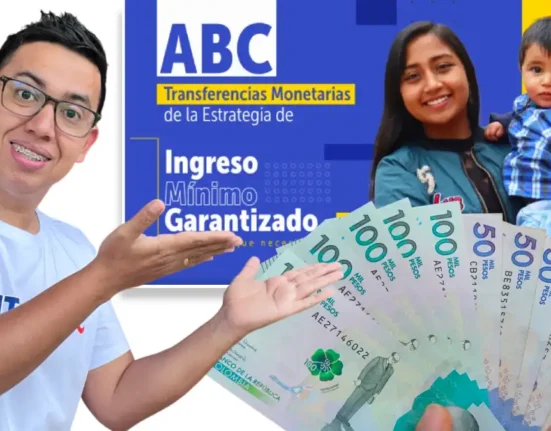imagen de madre con hijo de Ingreso Mínimo Garantizado 2025