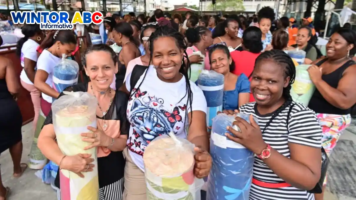Población vulnerable recibe telas