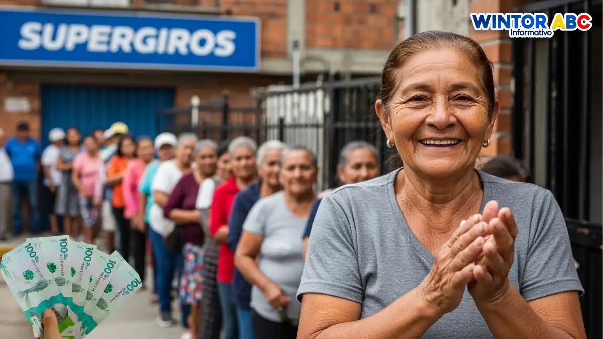 Mujer adulta mayor feliz por que arranca el ciclo 11