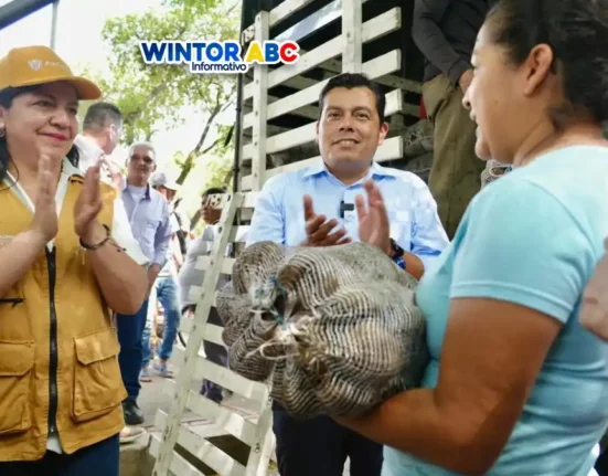 familias reciben apoyo alimentario