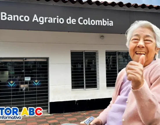 Imagen de fondo el BAC una adulta mayor feliz por Link para consultar con cédula