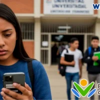 Imagen de una joven pendiente de cuándo actualizan la consulta