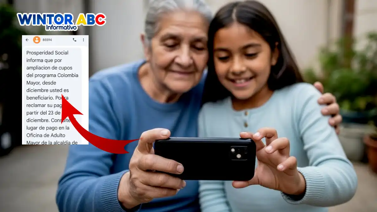 Imagen de adulta mayor y su nieta mirando el celular que DPS notifica por mensaje de texto