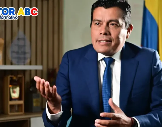 Imagen del director del DPS sobre la entrevista que revela cómo están estafando