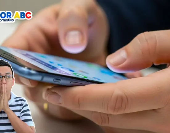 Imagen de Wintor abc Y unas manos con la consulta en el celular, si recibirá su transferencia