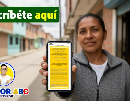 imagen de una mujer mostrando el celular para inscribirte si Cumples requisitos