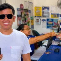 Imagen de Wintor ABC con celular y de fondo mujer cobrando giro, Se acerca el segundo ciclo de linea de emergencias 500 mil