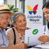 Adultos mayores reciben orientación sobre la asignación de cupos y su posible ingreso como beneficiarios activos de Colombia Mayor.