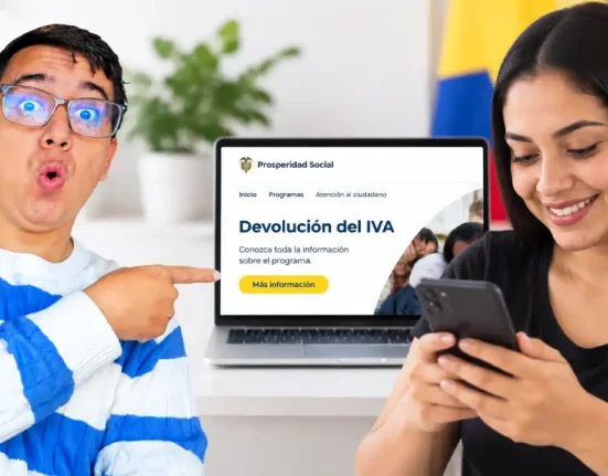 Devolución del IVA: mujer consulta información del programa en su celular junto a un computador con la página oficial