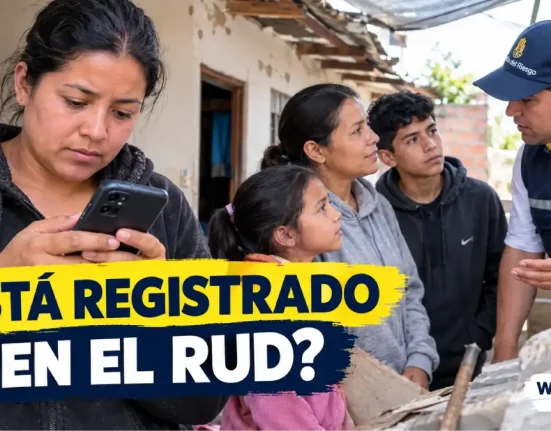 Familia colombiana consulta su registro RUD como damnificada ante una emergencia