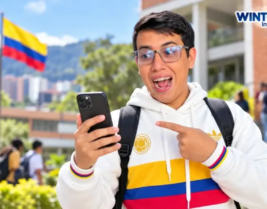 Estudiantes universitarios consultan información sobre el quinto ciclo de pagos de Renta Joven en octubre de 2026.