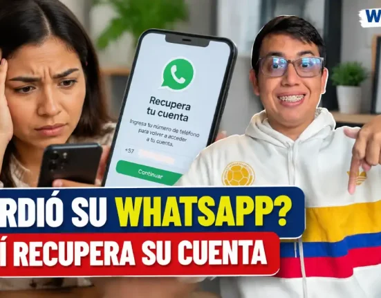 Persona recuperando una cuenta de WhatsApp desde su celular.