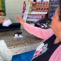 Adulto mayor colombiano consulta información del séptimo ciclo de Colombia Mayor 2026