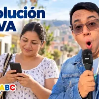 Wintor ABC junto a una mujer que revisa su celular en una ilustración sobre la Devolución del IVA.