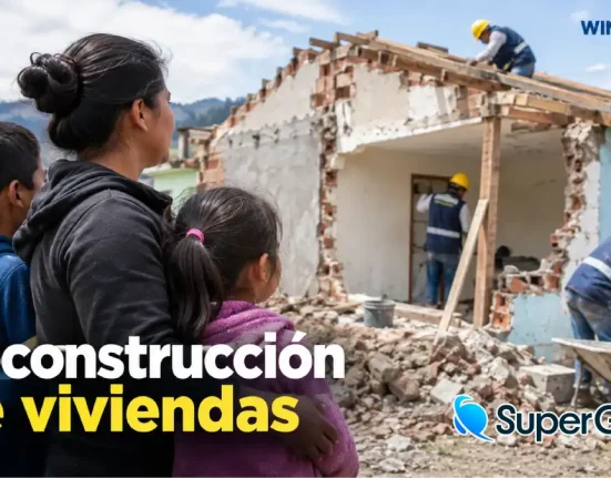 Familia afectada por terremoto observa proceso de reconstrucción de vivienda con apoyo de SuperGIROS