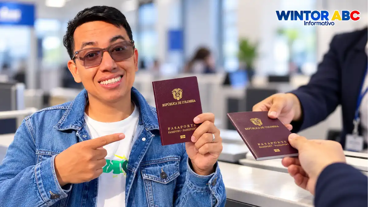Wintor ABC muestra un pasaporte colombiano mientras un funcionario entrega otro documento en una oficina de atención al ciudadano.